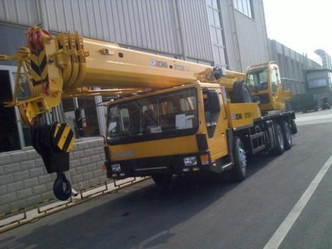 High Power Hydraulic Mobile Crane QY25B.5 Truck Crane 3 r / min Swing Speed for Carriers