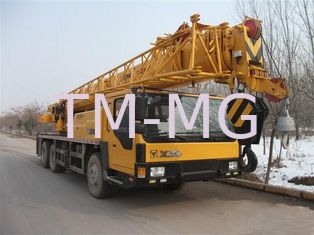 High Power Hydraulic Mobile Crane QY25B.5 Truck Crane 3 r / min Swing Speed for Carriers