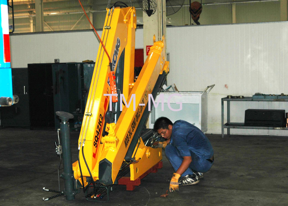 Durable 4 Ton Knuckle Arm Articulated Boom Crane , Driven By Hydraulic