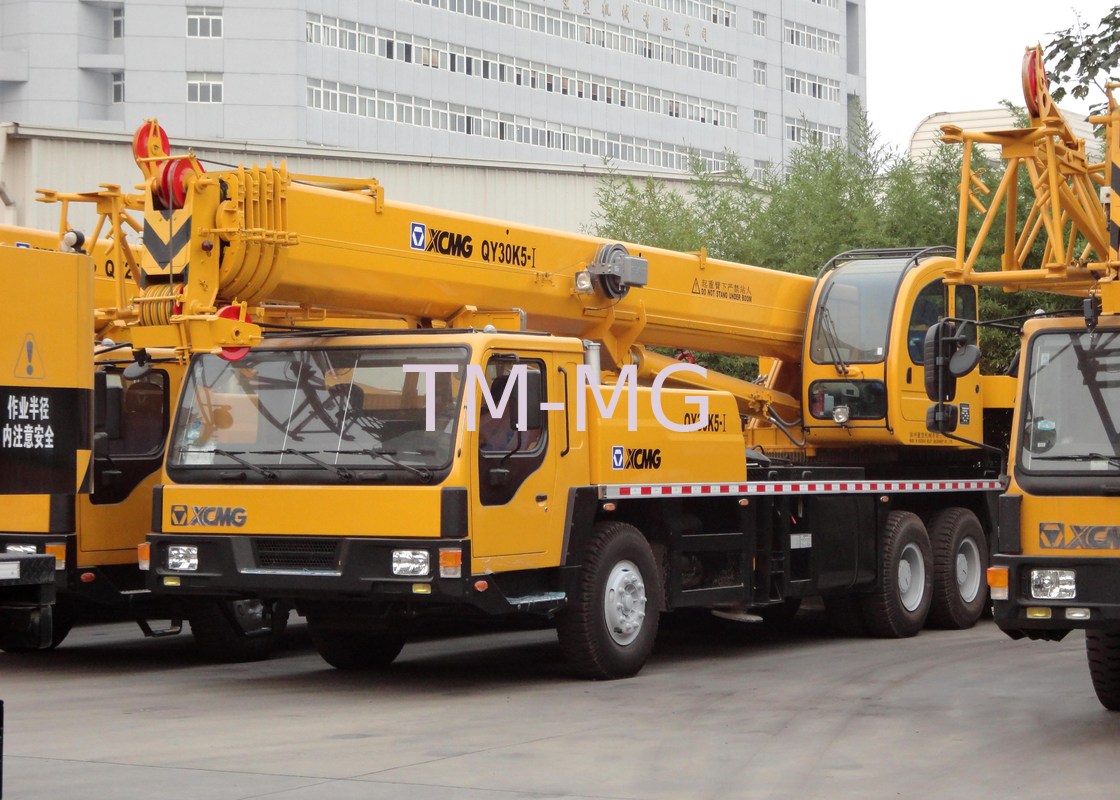 Heavy 6Axle Hydraulic Mobile Crane QY30K5I For Lifting 30tons Goods