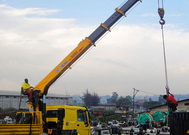 14 Ton vehicle mounted crane Telescopic Boom Driven By Hydraulic , 35 T.M