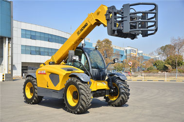 High Efficiency XC6-3007 Rent Telescopic Telehandler Forklift , Small Telescopic Forklift Extended Boom