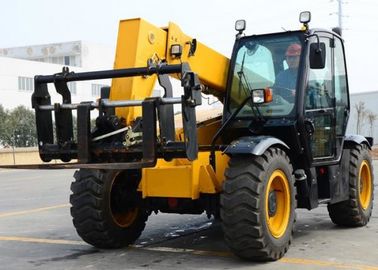 High Efficiency XC6-3007 Rent Telescopic Telehandler Forklift , Small Telescopic Forklift Extended Boom