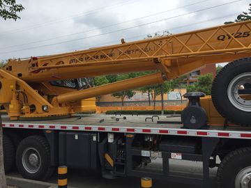 14 Ton vehicle mounted crane Telescopic Boom Driven By Hydraulic , 35 T.M