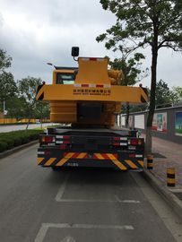 14 Ton vehicle mounted crane Telescopic Boom Driven By Hydraulic , 35 T.M