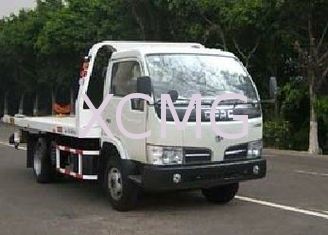 Durable 6 Tons Wrecker Tow Truck , Flatbed Breakdown Recovery Truck For Rescue Conditions